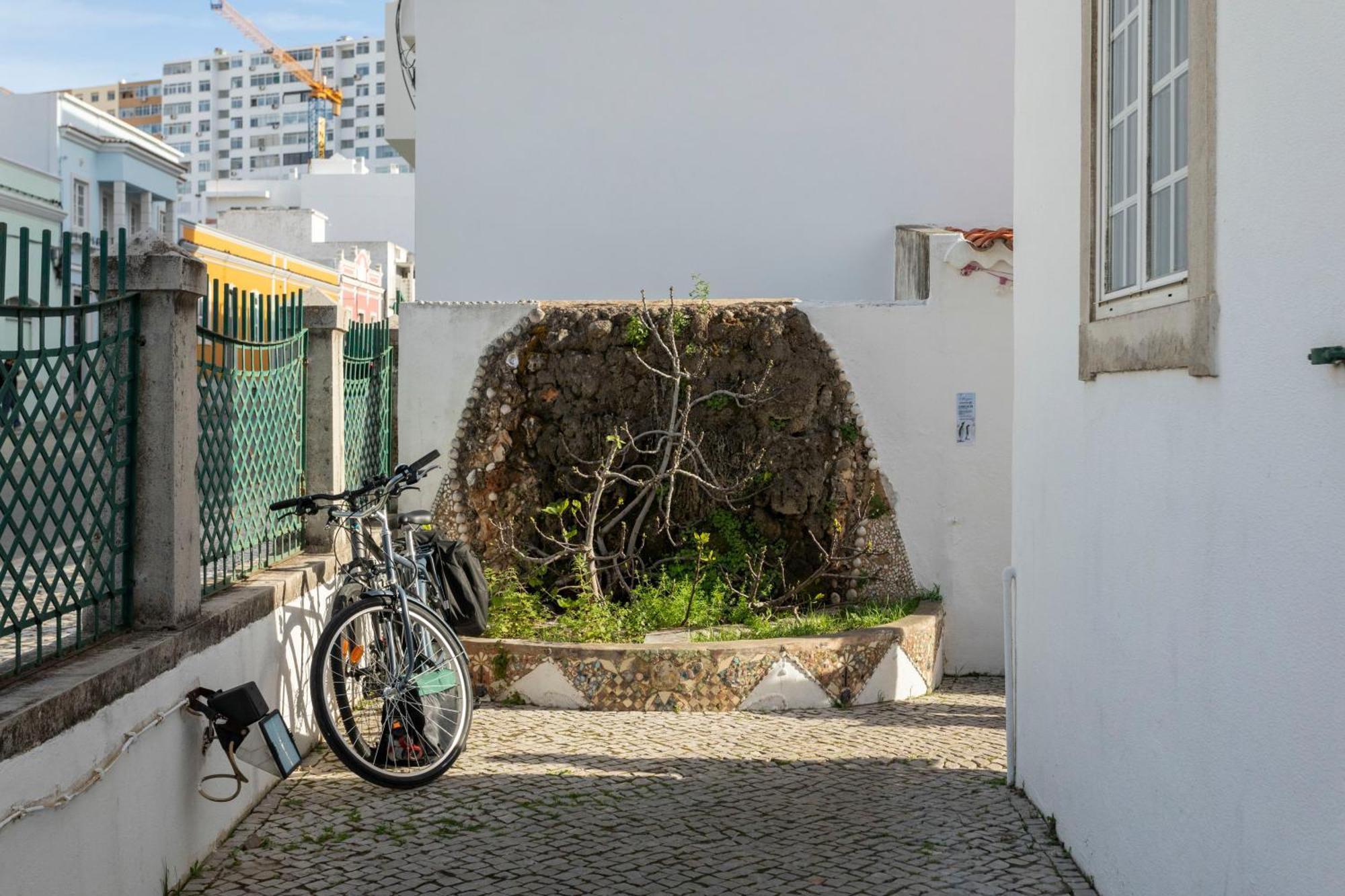 Le Penguin Hostel Faro Buitenkant foto