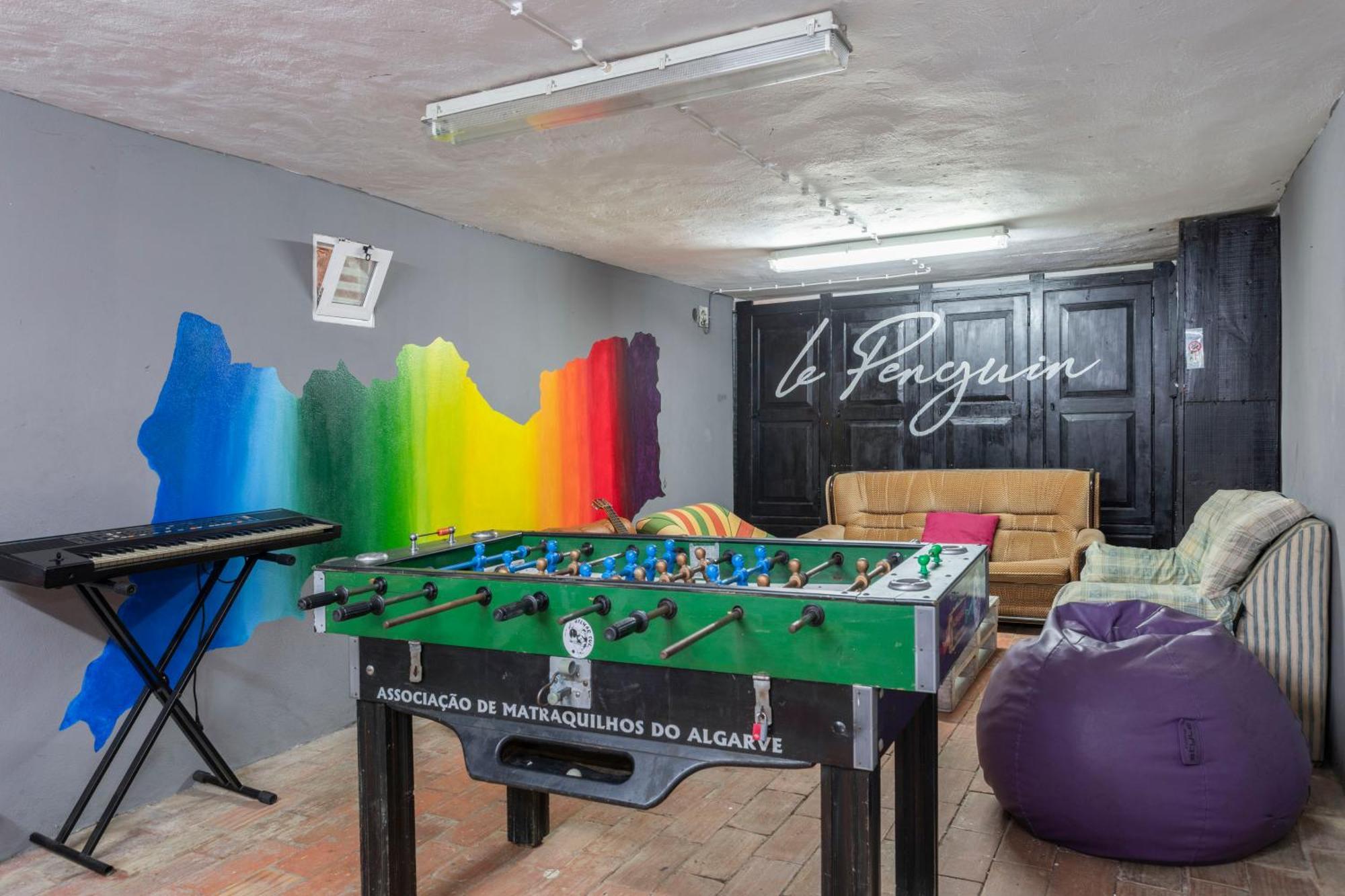 Le Penguin Hostel Faro Buitenkant foto