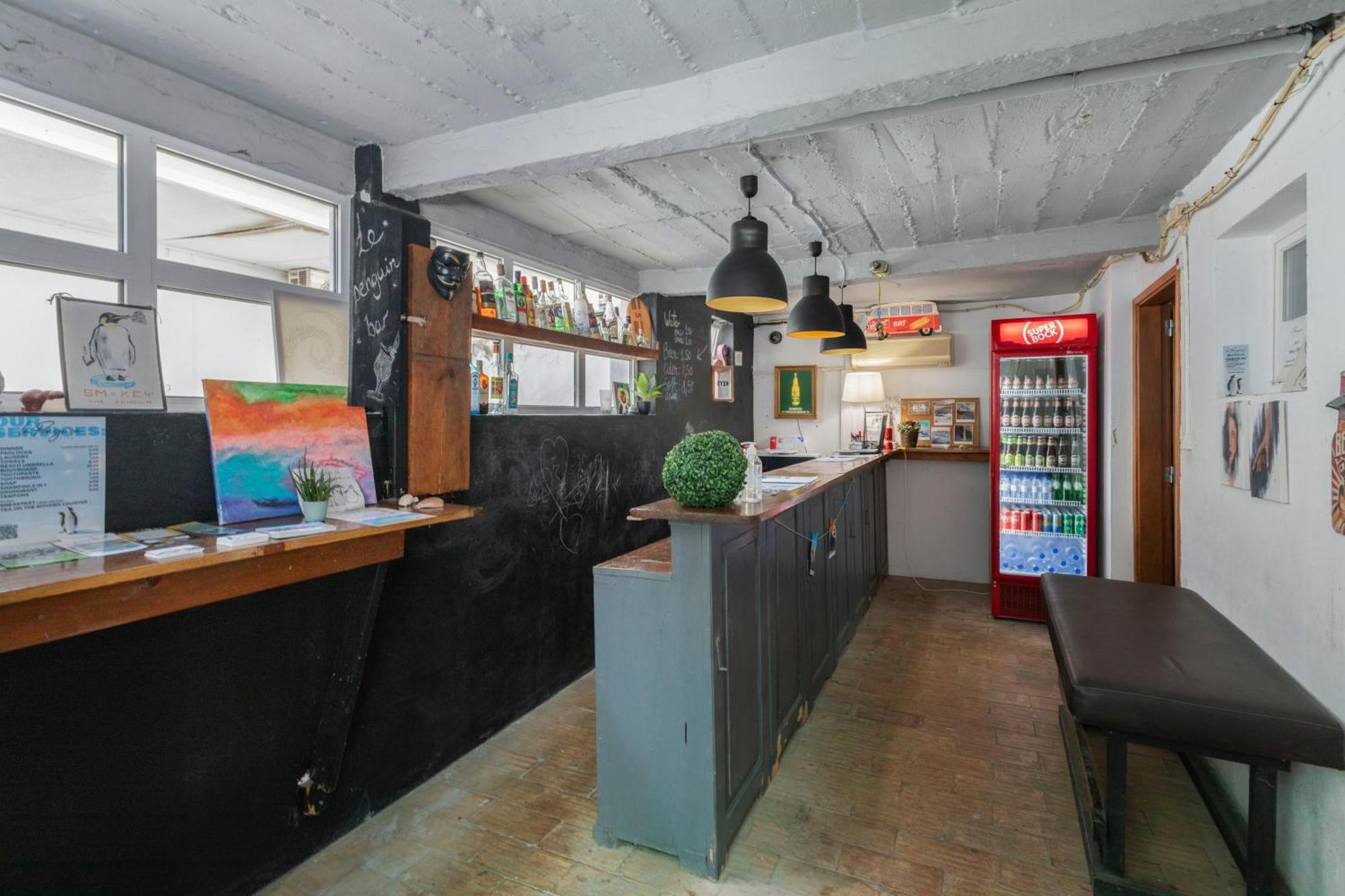Le Penguin Hostel Faro Buitenkant foto
