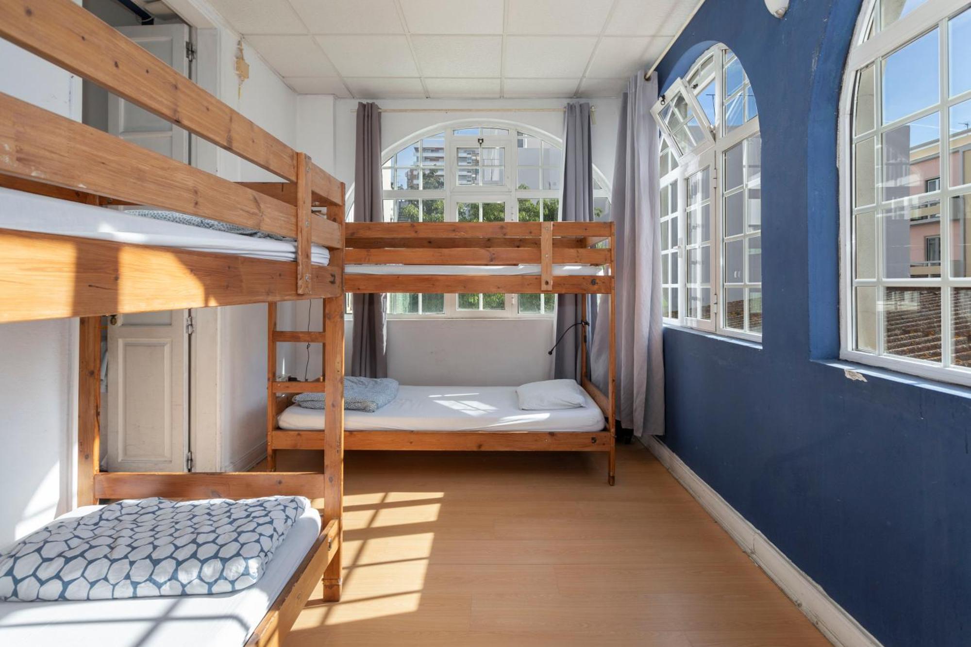 Le Penguin Hostel Faro Kamer foto